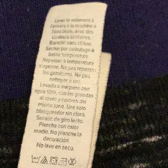 Small graphic tee shirt in good condition pre worn - Picture 13 of 13